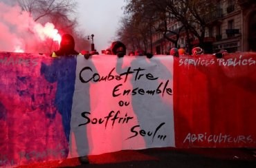 Во Франции проходит второй день забастовки против пенсионной реформы