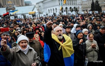 Зажиточность для украинце важнее демократии – опрос