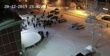 В России толпа подростков избила полицейских