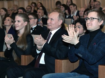 Во время стрельбы на Лубянке Путин смотрел концерт с директором ФСБ