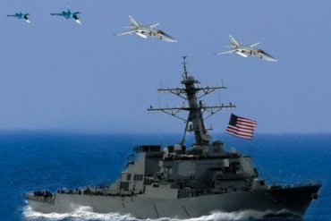Российские самолеты сымитировала атаку на эсминец ВМС США в Черном море