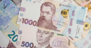 Украинцы отдают государству в виде налогов половину своих доходов