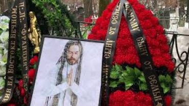 В Москве осквернили могилу Децла