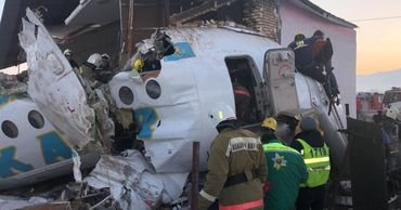 Озвучены первые предварительные данные о крушении самолета в Казахстане