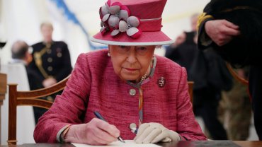 Королева Великобритании подписала закон о соглашении с ЕС