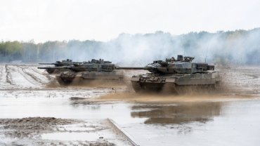 В Германии танк столкнулся с внедорожником: двое погибших
