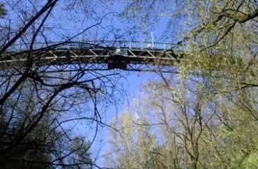 В Черкассах с моста любви спрыгнула девушка: она погибла