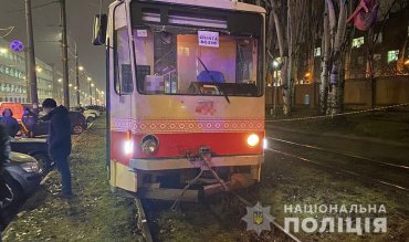 Погиб на месте: в Запорожье трамвай переехал пешехода