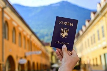 Украина договорилась о безвизе с популярной для туризма страной