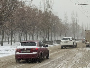 Николаев накрыл мощный снегопад: на дорогах пробки и аварии