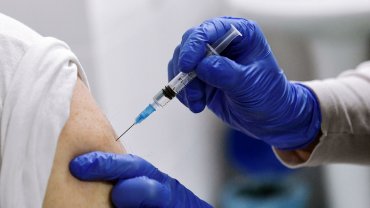 Противопоказания к вакцинации от COVID-19: в Минздраве рассказали, кого они касаются