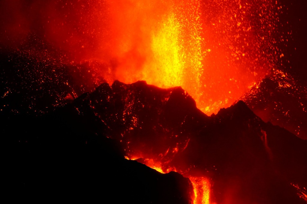 Извержение вулкана началось 19 сентября