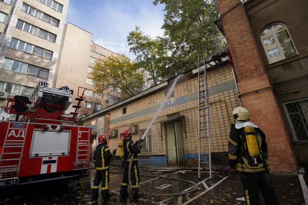 Пожар возник в здании на территории института