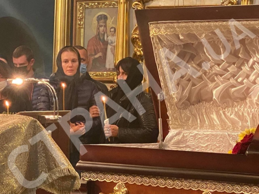 Скороход в церквивозле гроба Полякова