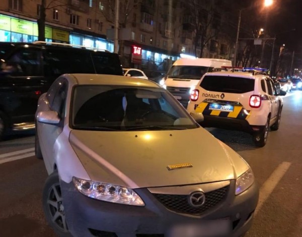 Водитель Mazda пыталась уехать с места происшествия