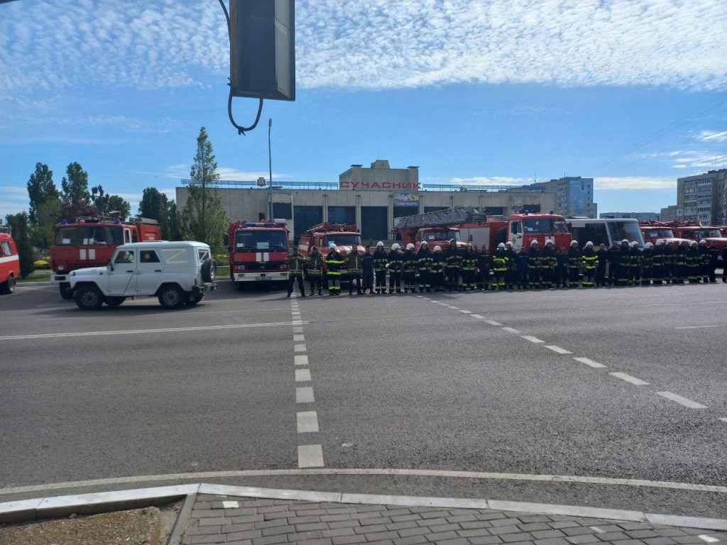Пожарные вышли на масштабную акцию протеста против похищения своего начальника