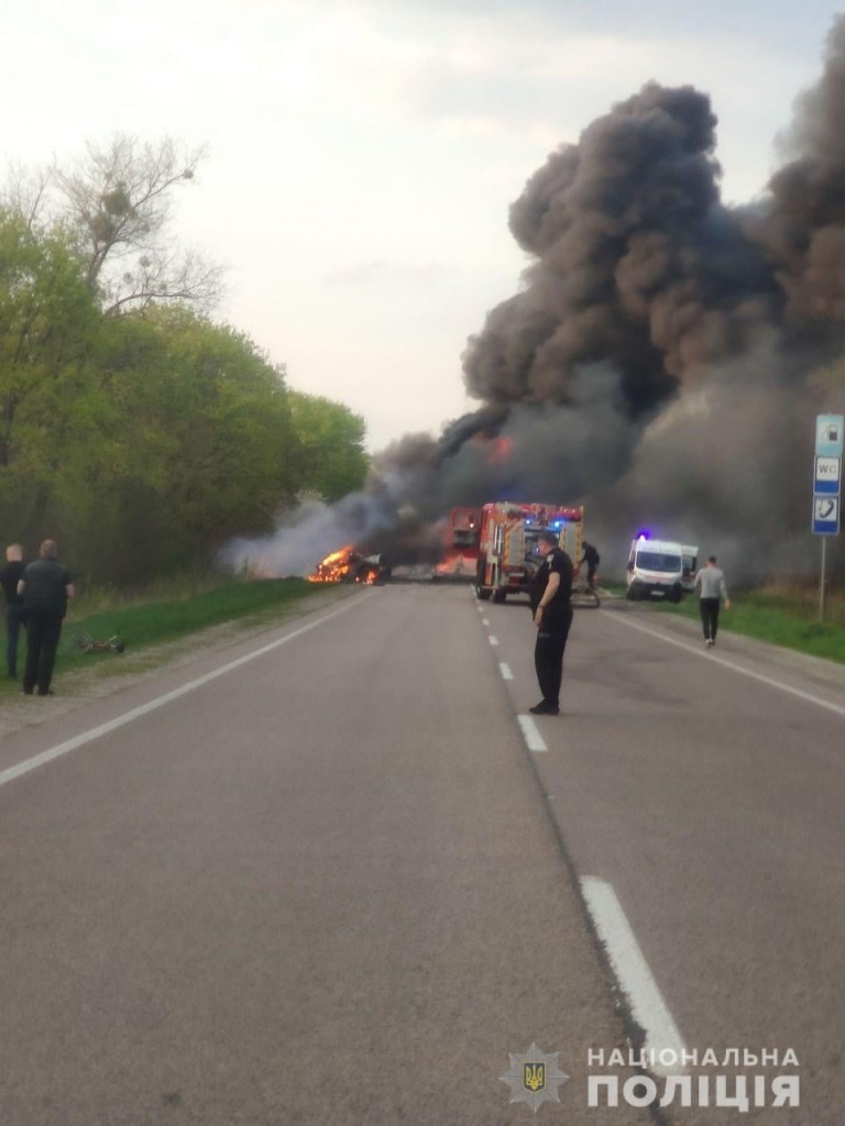Трагедия произошла на трассе "Киев-Чоп" вблизи села Сытное.