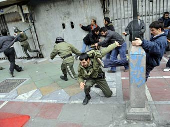 Столкновение оппозиции с полицией в Тегеране. Фото (c)AFP