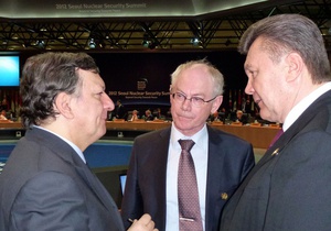 Янукович с ван Ромпеем и Баррозу в Сеуле