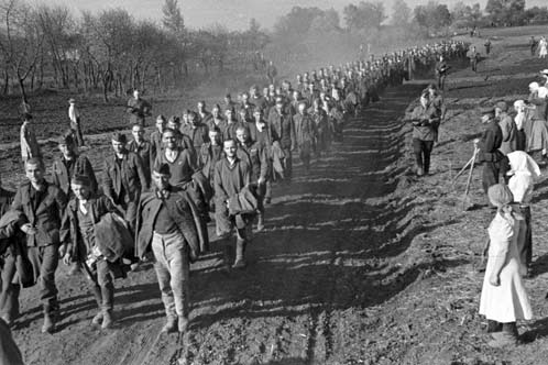 Первая массовая сдача немцев в плен - окрестности Харькова, 1942 год.