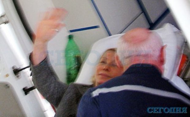 Тимошенко везут из больницы в колонию