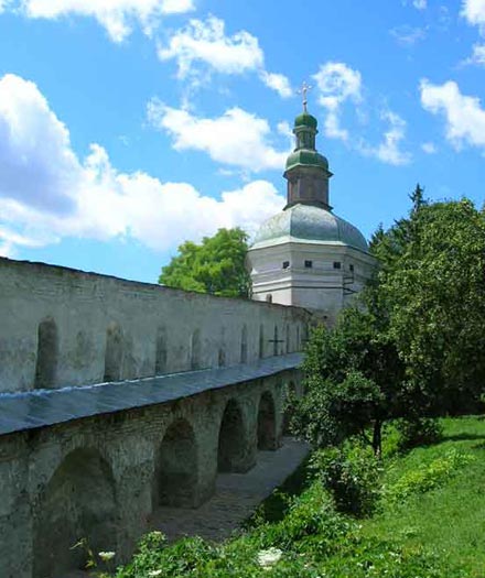 Г) Каменный стена(1696-1701)строилась на средства И.Мазепы