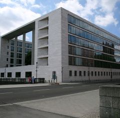 Новое здание министерства иностранных дел в Берлине. Фото Magnus Baeck с сайта wikipedia.org
