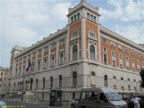 Здание Итальянского парламента