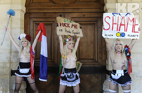 Активистки знаменитого  украинского движения Femen стали грудью на защиту угнетенных женщин Франции и США