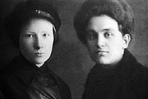 По одной из версий, Леонид Николаев застрелил Кирова из-за того, что его супруга Мильда Драуле якобы была любовницей большевика.