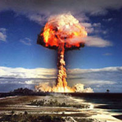 Артур Кларк считал, что со взрыва атомной бомбы в 2009 году начнется третья мировая война