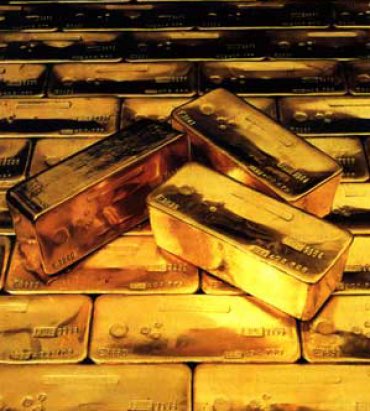 Золото дорожает, но все еще не может пробить отметку в $1700 за унцию