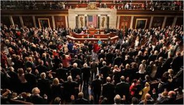 Сенат США принял резолюцию, в которой пригрозил санкциями украинской власти