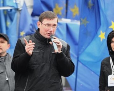 Луценко: «Партизанская война» неэффективна, идти тремя колоннами на выборы – глупо