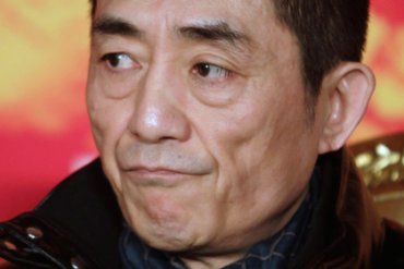 Известного китайского режиссера оштрафовали на миллион долларов за многодетность