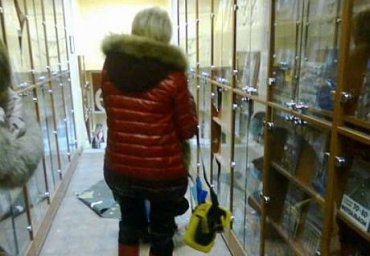 В Харькове «титушки» разгромили магазин украинской книги