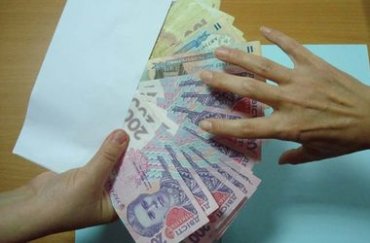 Украинцы жертвуют будущими пенсиями ради «быстрых» денег