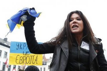 Руслана в Брюсселе потребовала арестовать деньги «диктатора Януковича»