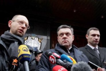 Лидеры оппозиции идут на встречу с Януковичем