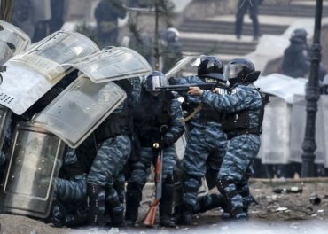 Азаров официально разрешил Беркуту применять против украинцев спецсредства российского ОМОНа