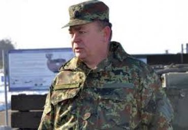 Министр обороны обещает, что армия не будет разгонять Майдан