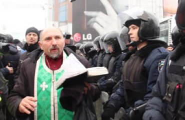 На полтавщине священник УПЦ КП отстреливался из ружья от «титушек»