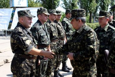 Военные призвали Януковича навести порядок в стране