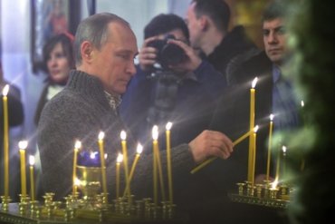 Путин встретил Рождество в сельском храме