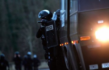 В Париже террорист захватил магазин с заложниками, есть жертвы