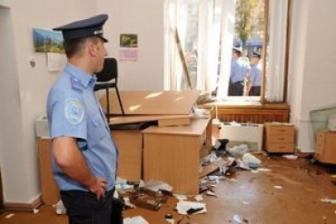 Пьяный боец батальона «Айдар» разбил окна в Киевской администрации