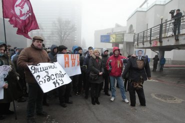 В Киеве активисты требуют отставки руководителя «Ощадбанка»