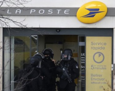 Заложники в пригороде Парижа освобождены: мужчина сдался полиции