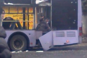 В Донецке на остановке троллейбуса разорвался снаряд – 13 погибших, 20 раненых