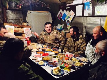 Саакашвили встретил Новый год с украинскими военными под Луганском